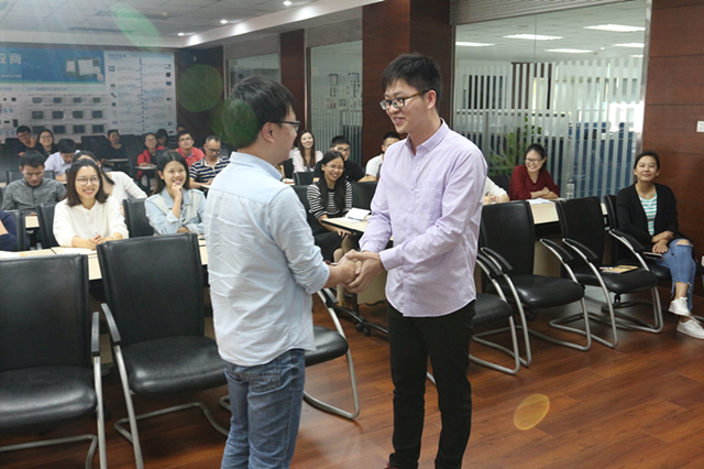 握手640.png 握手640.png